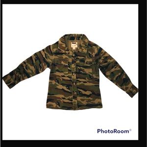 EUC Peek Girls Alabama camo jacket. Has embroidered bird on left back shoulder